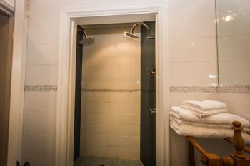 Spooky Hall Motel - eAccommodation 2