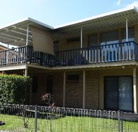 Lakeside Getaway - eAccommodation
