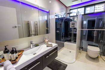 Serene Marinafront 3BR Retreat - eAccommodation 5
