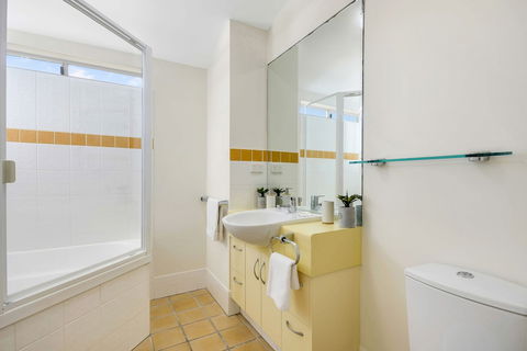 Alex Beach Resort 412 - eAccommodation 5