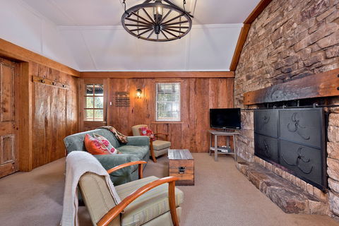 Crackenback Cottage 1884 - eAccommodation 1