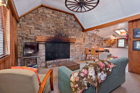 Crackenback Cottage 1884 - eAccommodation 3