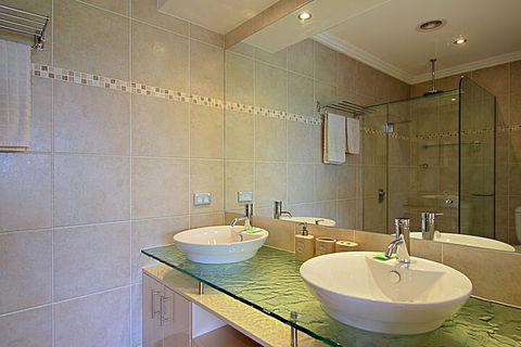 A Perfect Stay - 3 James Cook Apartments - eAccommodation 4