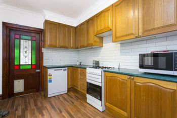 Spacious 3 Bedroom Minutes To CBD - eAccommodation 0
