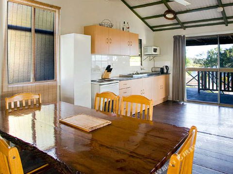 1770 Beach Accommodation Elliot Lodge - eAccommodation 3