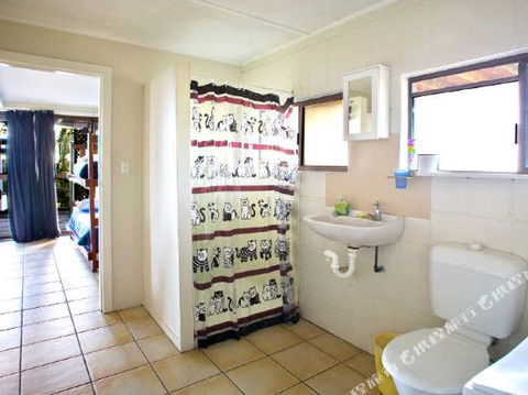 1770 Beach Accommodation Elliot Lodge - eAccommodation 1