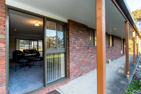 Acton Park Holiday Units - eAccommodation 2