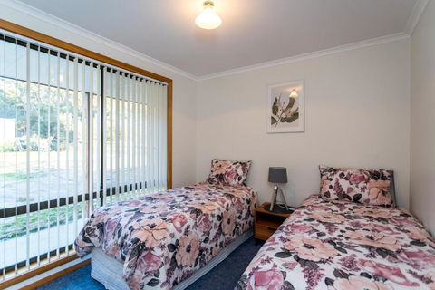 Acton Park Holiday Units - eAccommodation 1