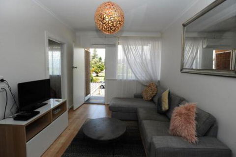 Glenelg Holiday Apartments The Broadway - eAccommodation 0