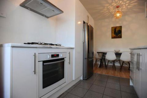 Glenelg Holiday Apartments The Broadway - eAccommodation 4