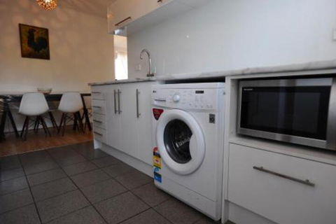 Glenelg Holiday Apartments The Broadway - eAccommodation 6