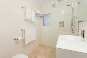 Bondi Beach Waterfront - eAccommodation 1