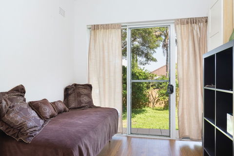 Pelicanstay Holiday Home Bondi Beach - eAccommodation 5