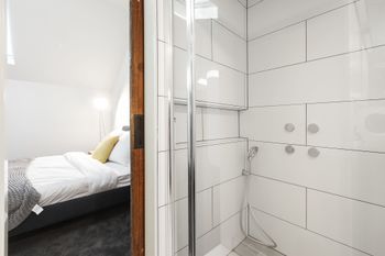 Architects Urban Retreat In Malvern - eAccommodation 3