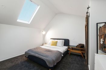 Architects Urban Retreat In Malvern - eAccommodation 2