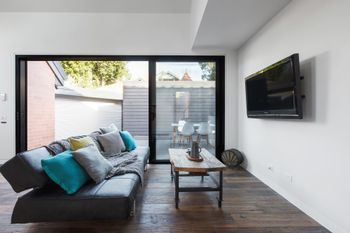 Architects Urban Retreat In Malvern - eAccommodation 1