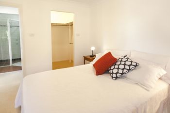 Spinnakers Loft 3 Bed Apartment - eAccommodation 6