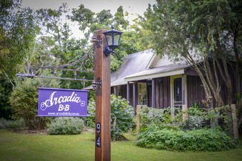Arcadia Bed & Breakfast & Cottages - eAccommodation 0