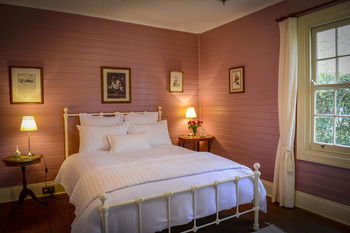 Arcadia Bed & Breakfast & Cottages - eAccommodation 5