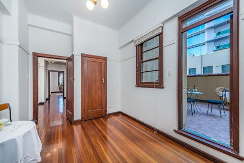 Art Deco Luxury On Elizabeth Quay - eAccommodation 3