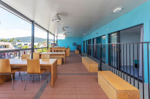 Airlie Sun & Sand Accommodation 6 - eAccommodation 3