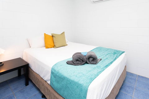 Airlie Sun & Sand Accommodation 6 - eAccommodation 5