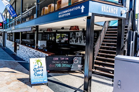 Airlie Sun & Sand Accommodation 6 - eAccommodation 0