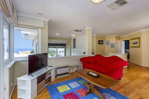 Scarborough Seaview Loft - eAccommodation 5
