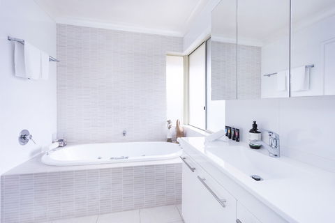 Scarborough Seaview Loft - eAccommodation 4