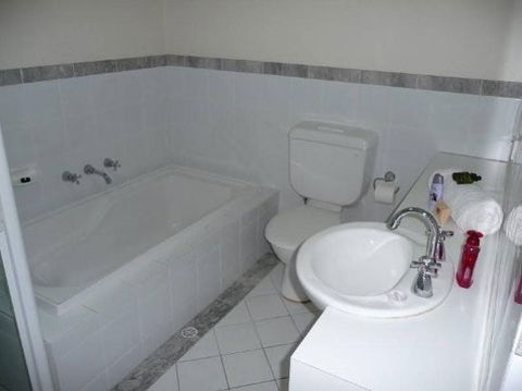 Absolute Luxury In The East End Of Adelaide Apartment - eAccommodation 3