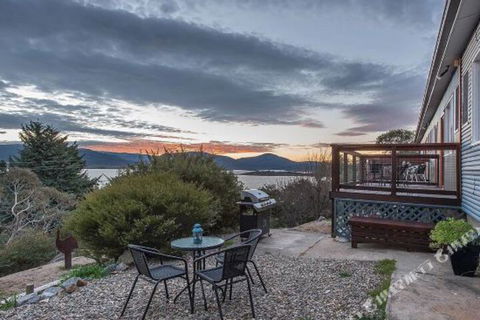 East Lake Travellers Lodge - eAccommodation 0