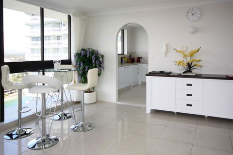 Broadwater Shores Waterfront Apartments - eAccommodation 4