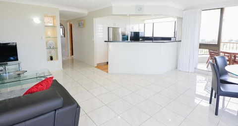 Broadwater Shores Waterfront Apartments - eAccommodation 3