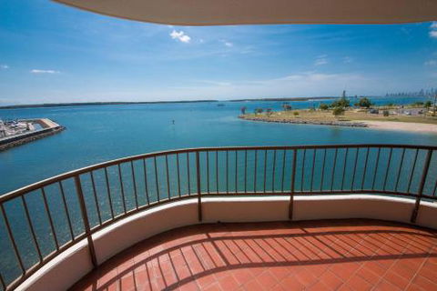 Broadwater Shores Waterfront Apartments - eAccommodation 2