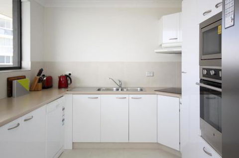 Broadwater Shores Waterfront Apartments - eAccommodation 5