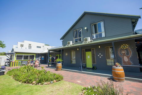 Dunsborough Beachouse YHA Backpackers - eAccommodation 0