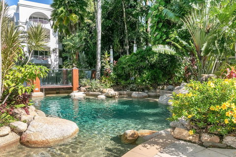 Poolside Apt In Alamanda Beachfront Resort 67 - eAccommodation 3