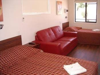 Cypress Pines Studio Villas - eAccommodation 0