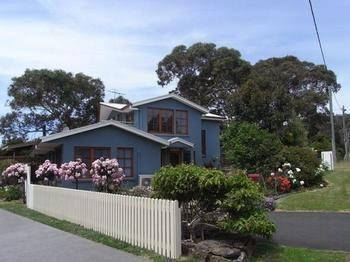 Anchlia Waterfront Cottage - eAccommodation 0
