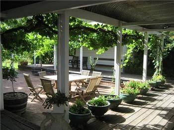 Avoca House & Cottage Accommodation - eAccommodation 0
