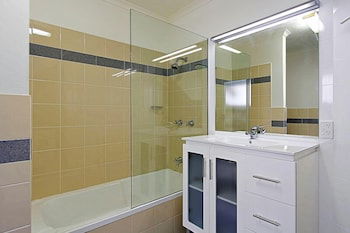 A PERFECT STAY - Clarkes Beach Villa - eAccommodation 2