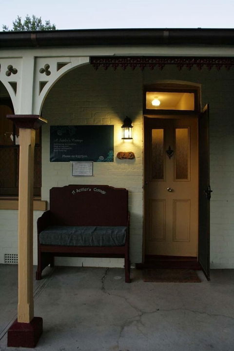 A Settler's Cottage - eAccommodation 1