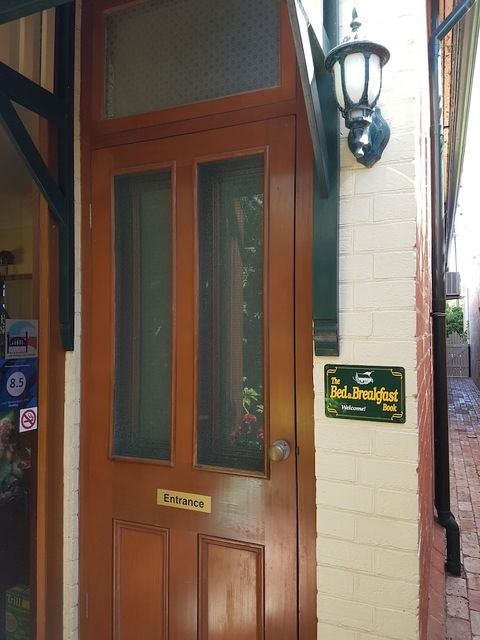 Water Bay Villa Bed And Breakfast - eAccommodation 2