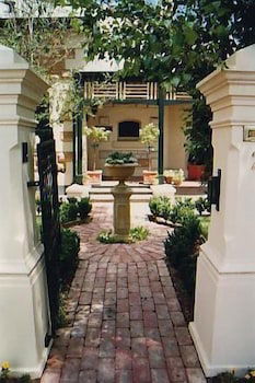 Water Bay Villa Bed And Breakfast - eAccommodation 0