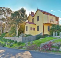 Two Story Bed  Breakfast - eAccommodation