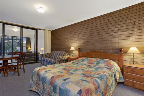 A1 Motels Port Fairy Motel And Apartments - eAccommodation 3