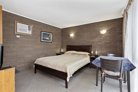 A1 Motels Port Fairy Motel And Apartments - eAccommodation 4