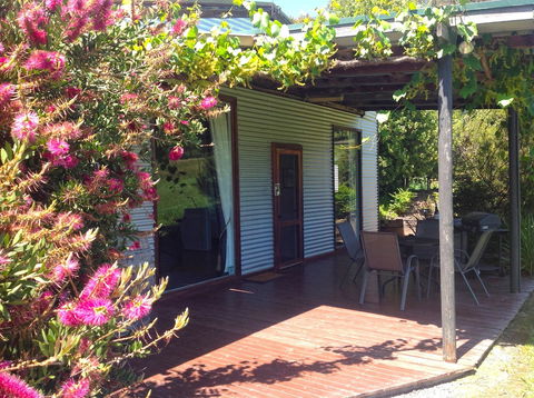Valley Farm Vineyard Cottages - eAccommodation 6