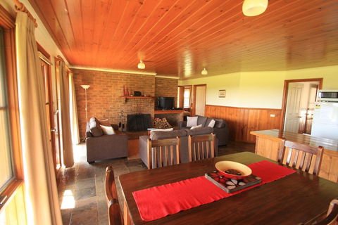 Apollo Bay Cottages - eAccommodation 3