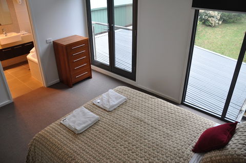 Apollo Bay Cottages - eAccommodation 5